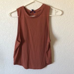 Cropped Muscle Tank